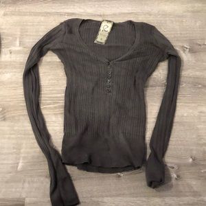 Grey long sleeve stretchy top